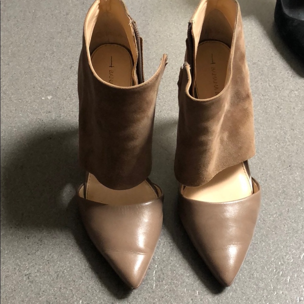 Banana Republic Beautiful Suede Heels